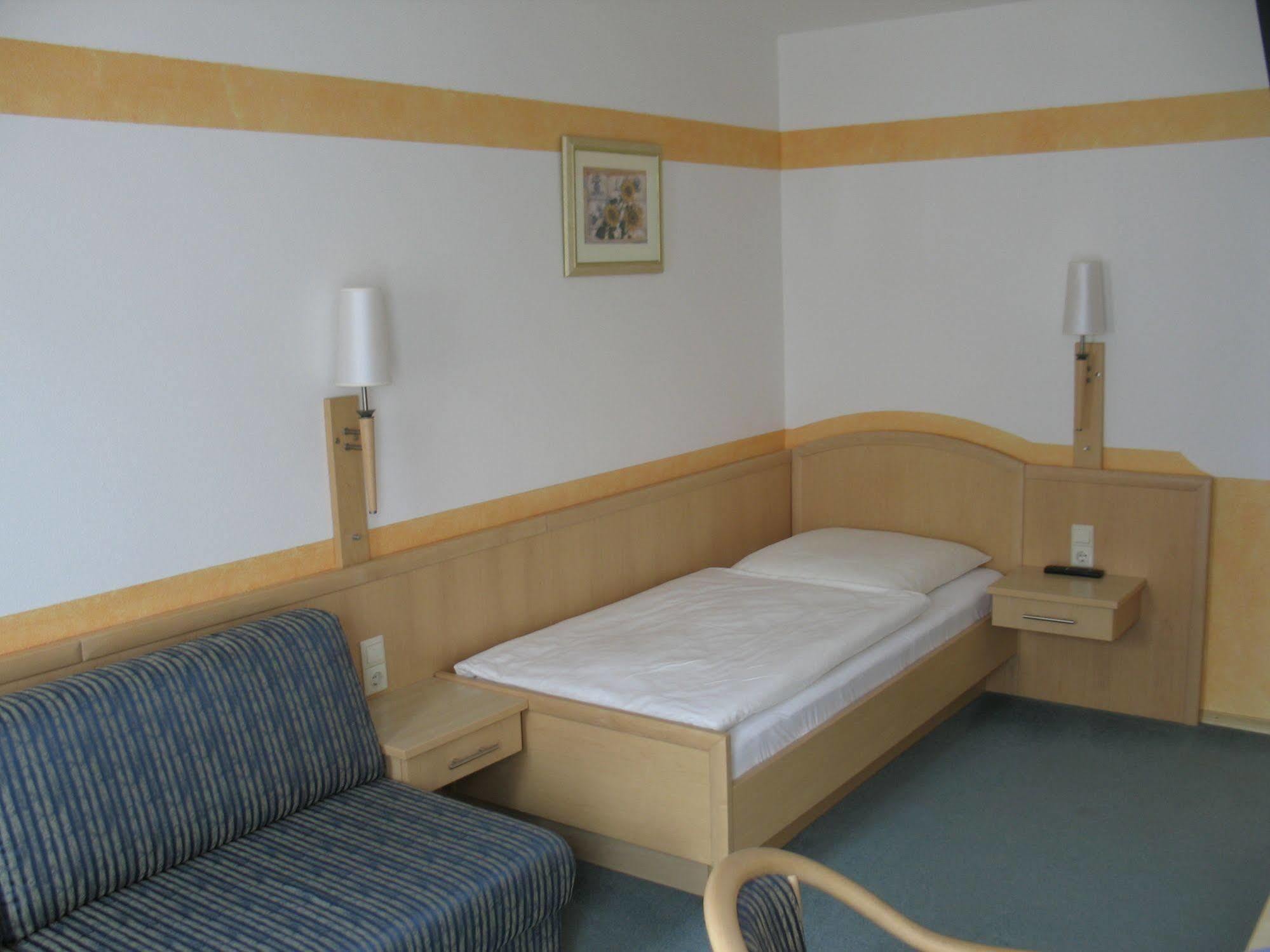 Hotel Garni Hopfengold Wolnzach Exterior foto